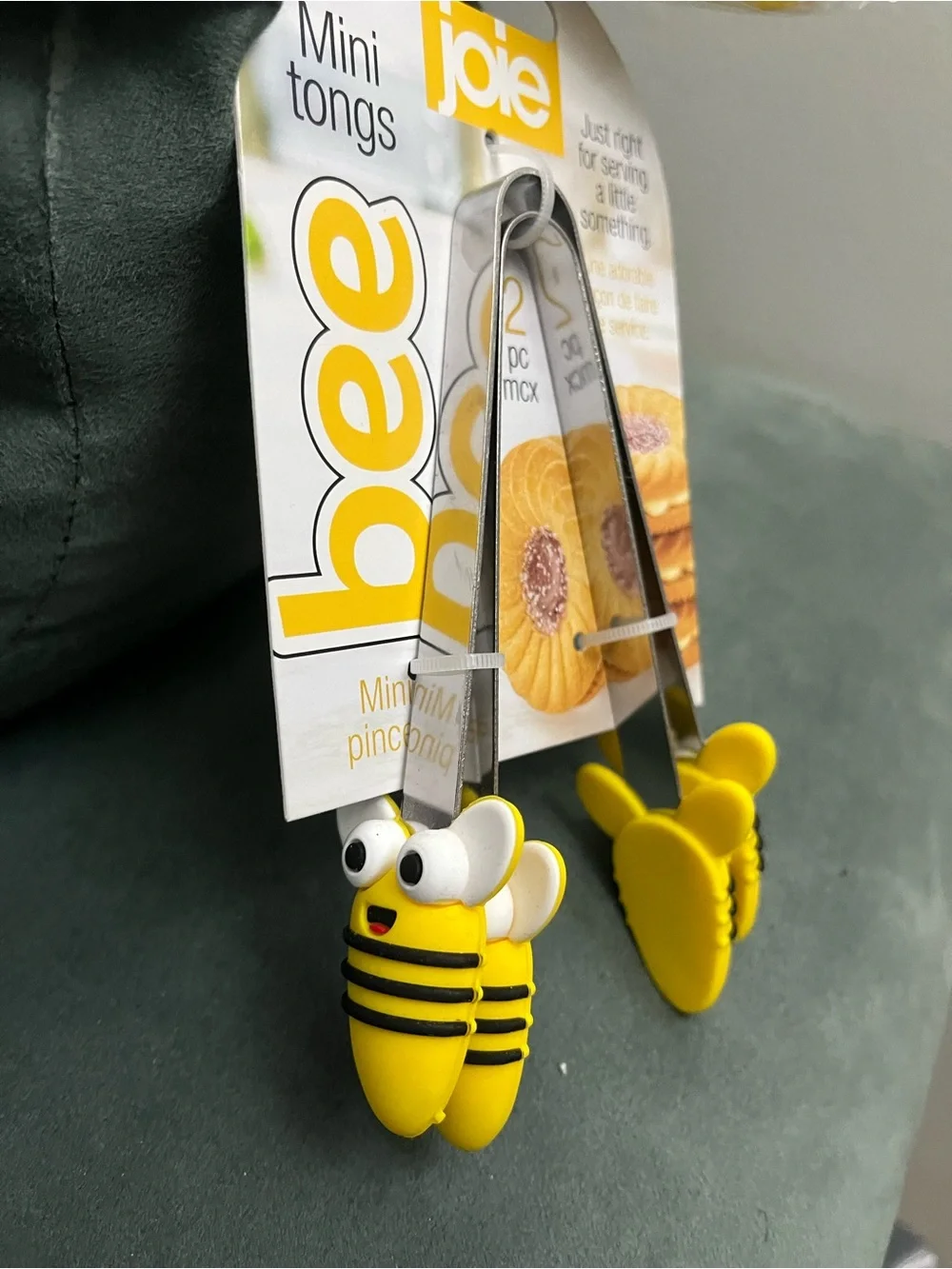 NWT “Bee bundle” 🐝 2 Hand towels, 2 sets of mini tongs. 💛💛